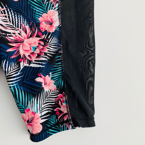 Floral gym biker shorts. Mesh on the side. Medium - Picture 2 of 6